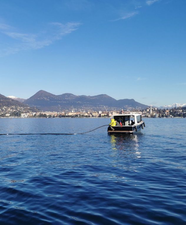 Comar recupera barca affondata Lago Maggiore