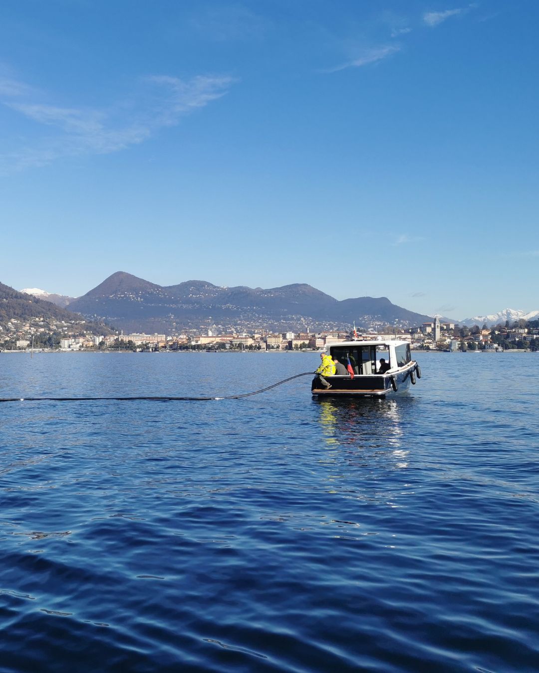 Comar recupera barca affondata Lago Maggiore